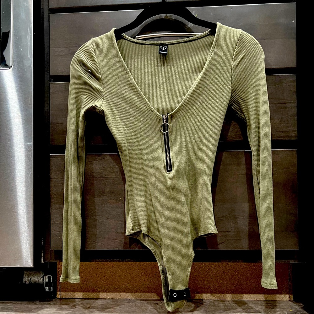 Long sleeve body suit